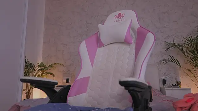 Ava-Diamond webcam