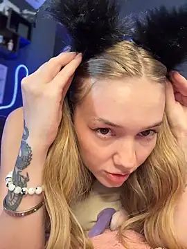 MilaMoone webcam