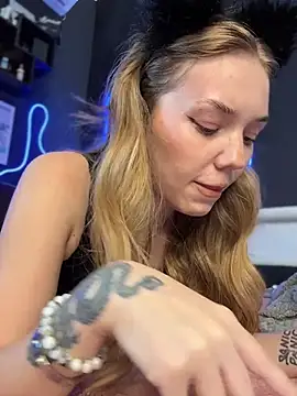 MilaMoone webcam