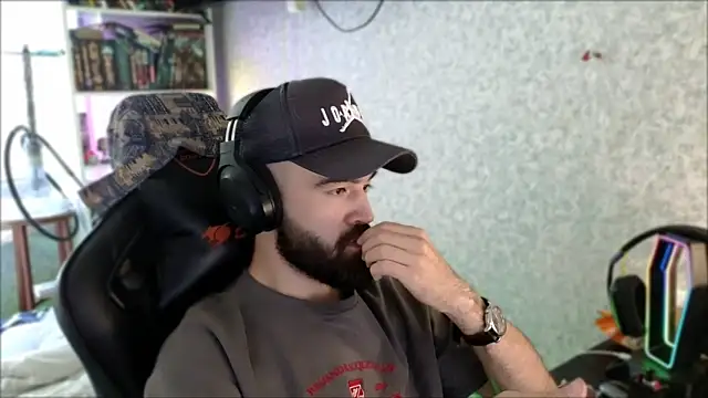 _Serious_Man webcam