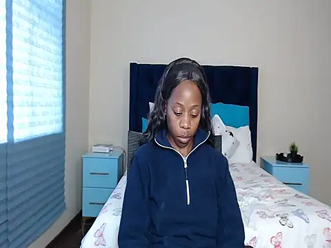 QUEENMANDYY webcam