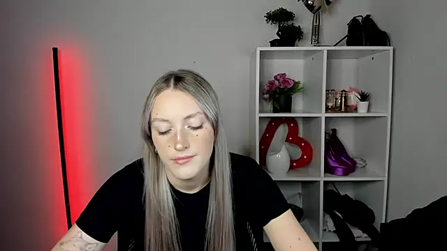 EvelynBlond webcam