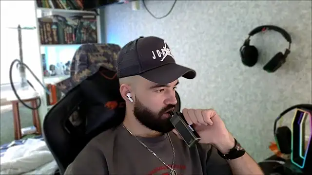 _Serious_Man webcam