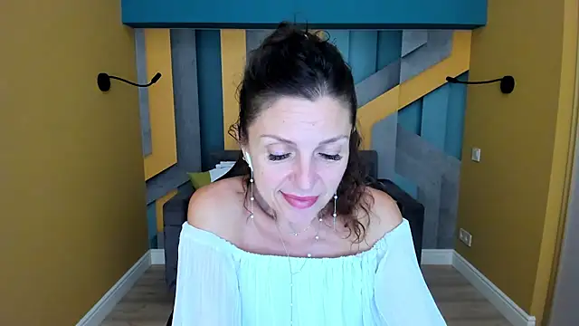 EllaLong webcam