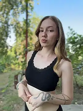 MilaMoone webcam