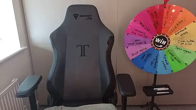 Lilly-Luscious webcam