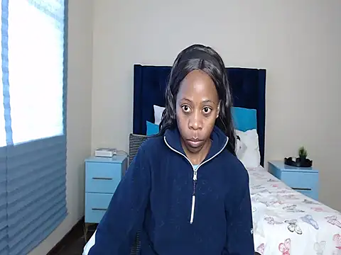 QUEENMANDYY webcam