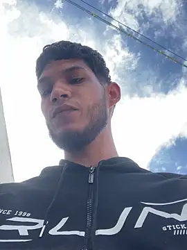 tanned_boy webcam