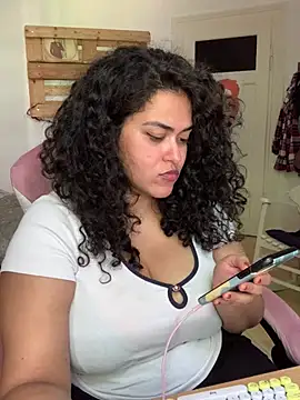 Curvydesifromgermany webcam