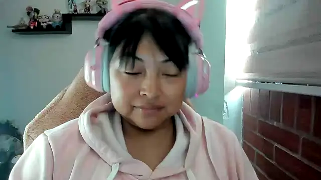 shaddycute_ (F milf) - Make my clitoris vibrate with the Lush