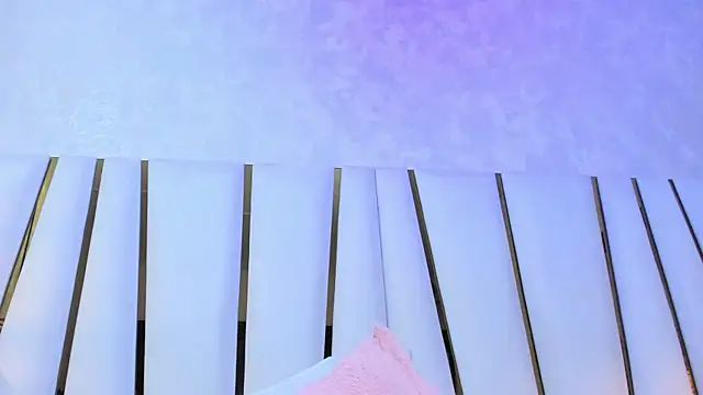violet_gray_ webcam
