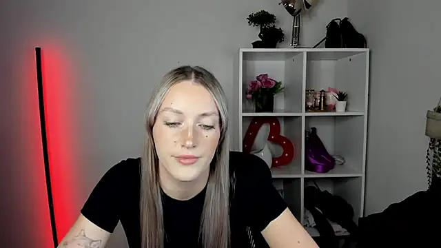 EvelynBlond webcam