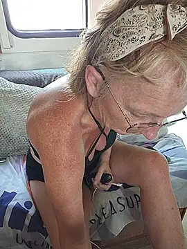 lescoquinsdu40 (F milf) - Surprise 🎁