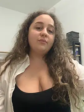 CurlyMaddie webcam