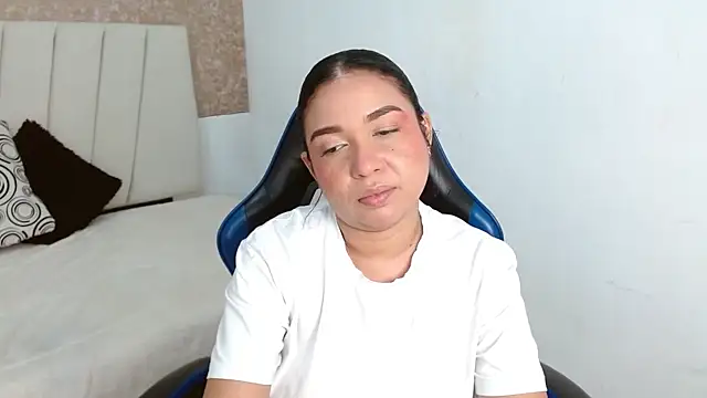AliceSmity__ webcam