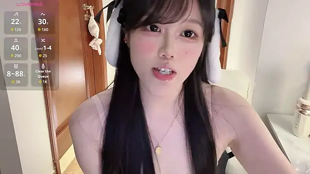 uu_7 (F young) - 换白丝 腿交摩擦肉棒