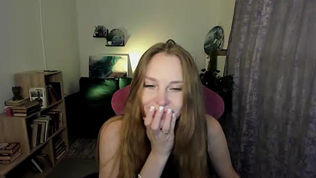 KristelleVale webcam