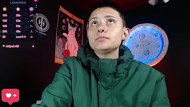 girl_intense444 webcam