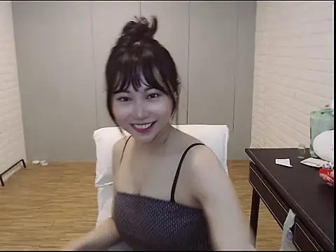 lingeringvoice webcam