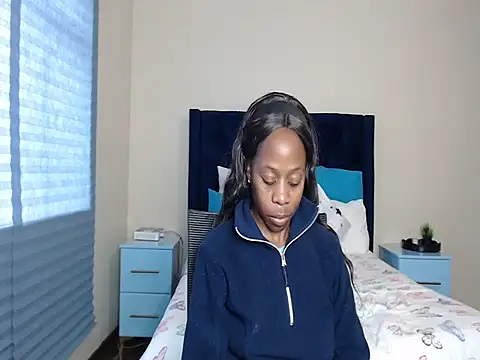 QUEENMANDYY webcam