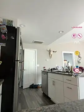 MissFeralFox webcam
