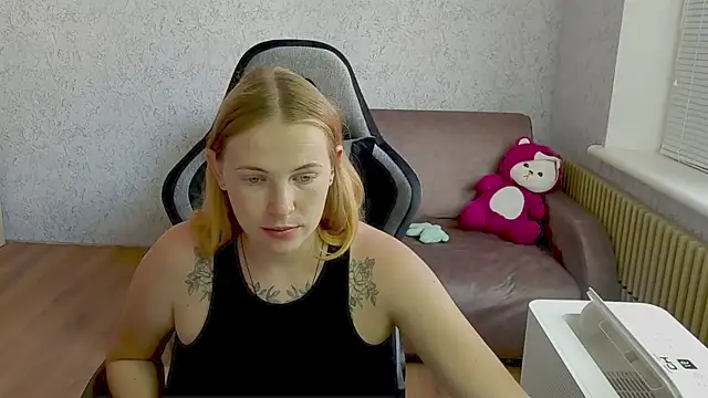 NikkyReyyy webcam