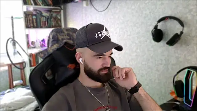 _Serious_Man webcam
