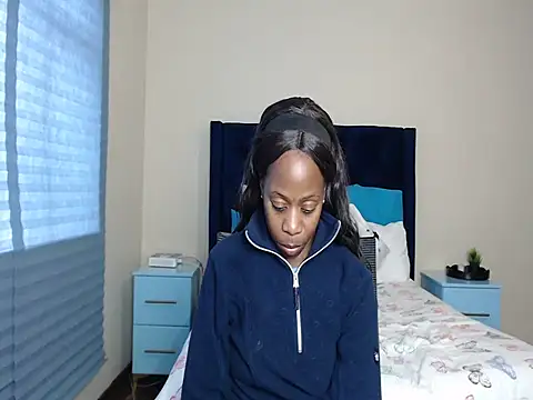 QUEENMANDYY live cam on StripChat