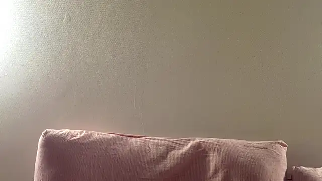 Ur_neighbor_Kira webcam