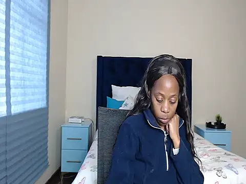 QUEENMANDYY webcam