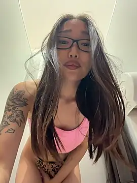 trytomakememoam live cam on StripChat