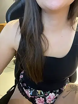 Larissaferri webcam
