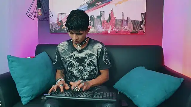 Maximoking26 webcam