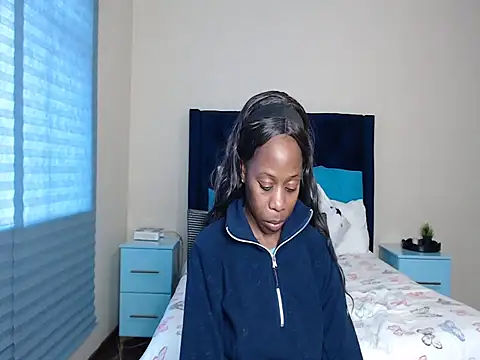 QUEENMANDYY webcam