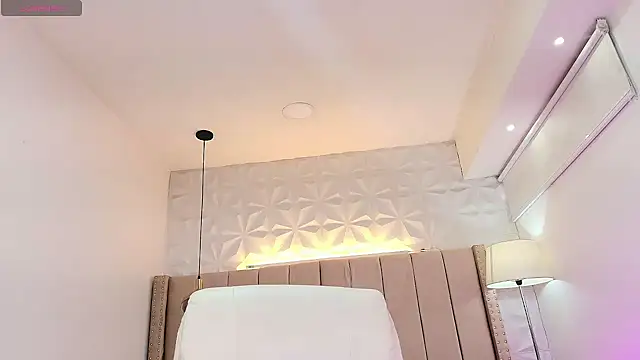 mia_thompsonn_ webcam