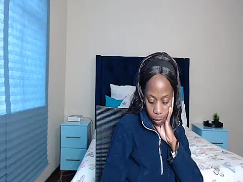QUEENMANDYY webcam