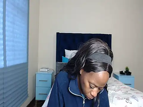 QUEENMANDYY webcam