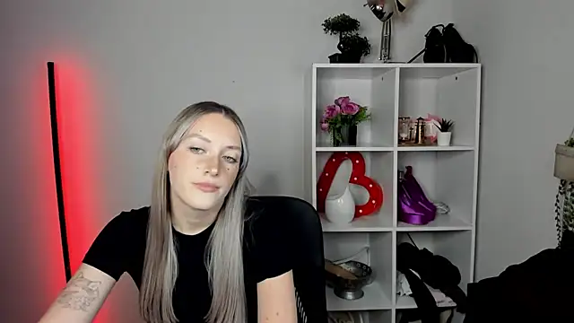 EvelynBlond webcam