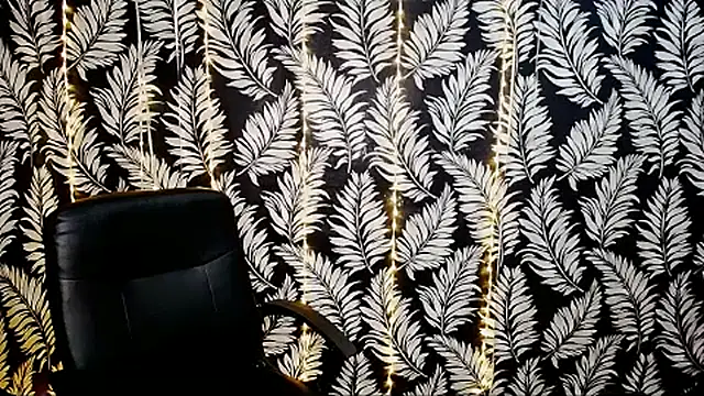 Olivia_playful webcam