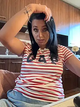 Hotmomcheckk_ webcam