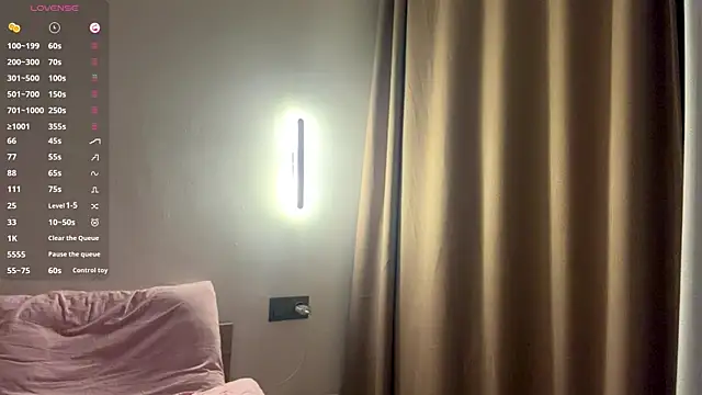Ur_neighbor_Kira webcam