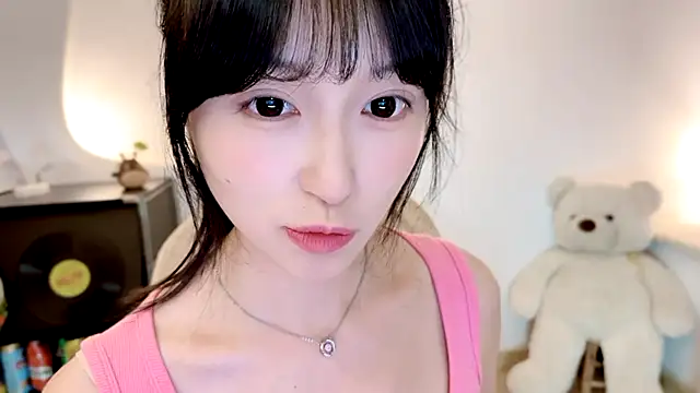 Onechestnut live cam on StripChat