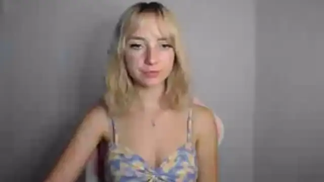 LuciaYoung webcam