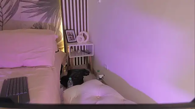 Samaantha-White webcam