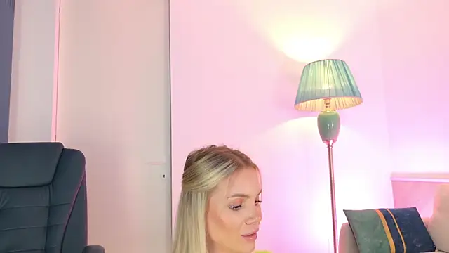 Yvonna_One webcam