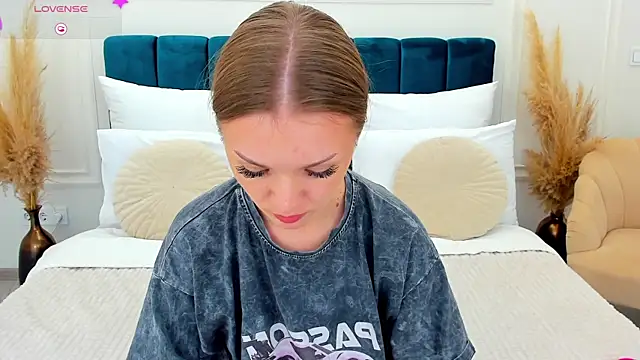 VirginOlly webcam
