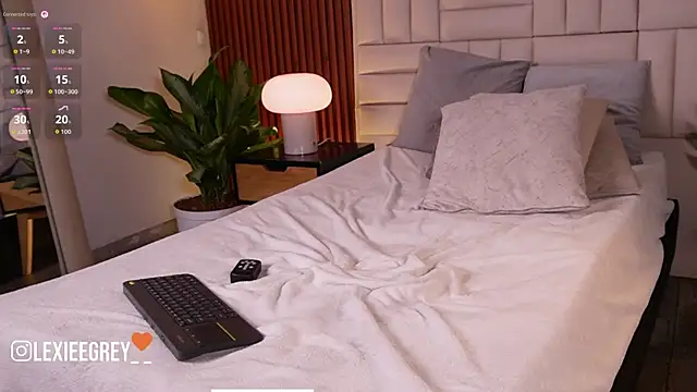 lexiee_grey_ webcam
