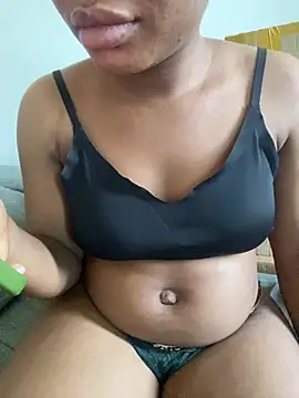 PrettyNina77 webcam
