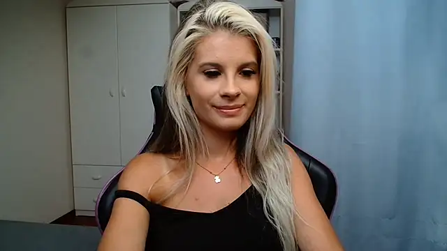 KristineGlow webcam