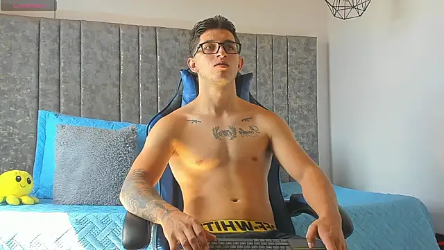 Calvin_Hunter webcam